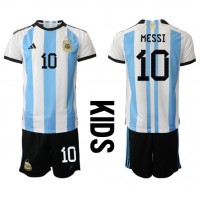 Argentina Lionel Messi #10 Replika babykläder Hemmaställ Barn VM 2022 Kortärmad (+ korta byxor)